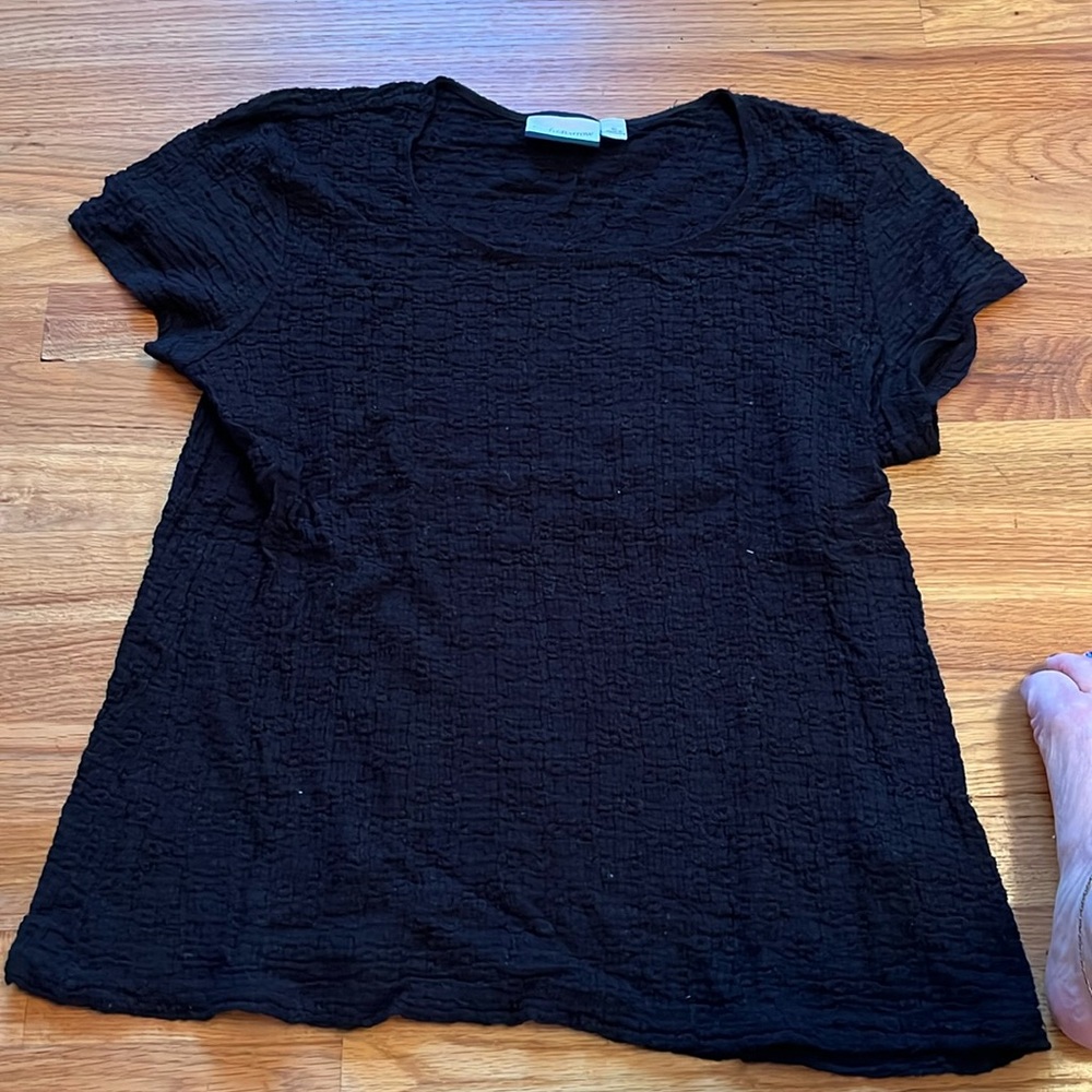 Black short sleeve shirt